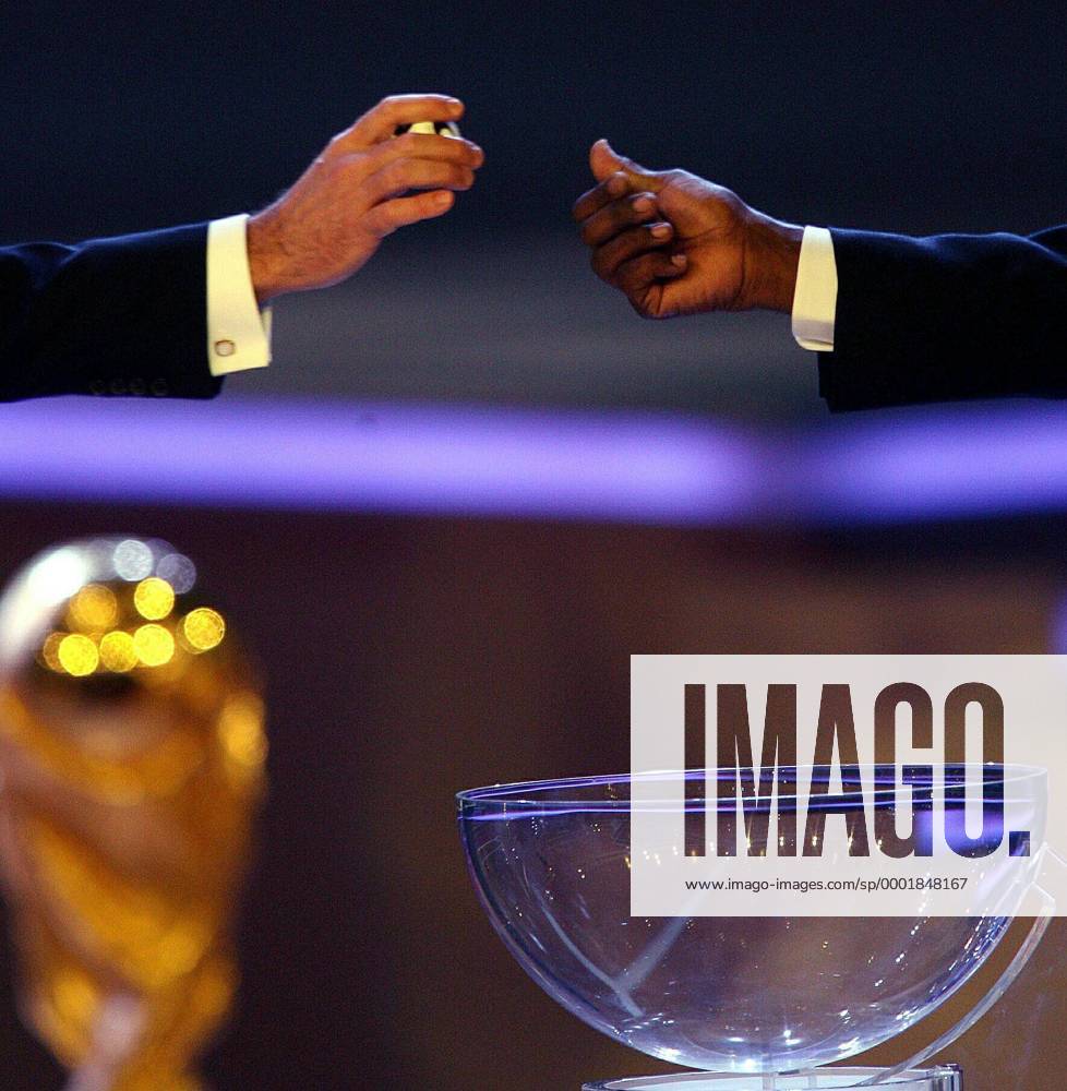 Gruppenauslosung zur Weltmeisterschaft 2006, eine Entscheidung ist gefallen Fußball WM Herren Endrundenauslosung 2005, Weltmeisterschaft 2006, Auslosung, Gruppenauslosung, Gruppen, Ziehung Gruppe Leipzig