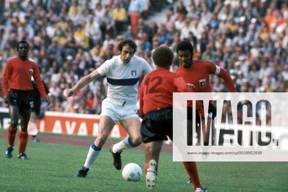 Giorgio Chinaglia (Italien) gegen Ernst Jean Joseph und Wilner Nazaire (beide Haiti)