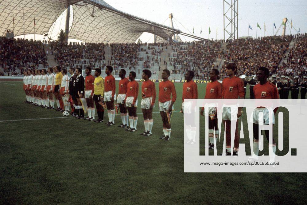 Mannschaftsvorstellung Haiti, v.li.: Wilner Nazaire, Torwart Henry Francillon, Arsene Auguste, Emmanuel Sanon, Eddy Antoine, Pierre Bayonne, Guy Francois, Jean Claude Desir, Roger Saint Vil, Philippe Vorbe, Fritz Andre