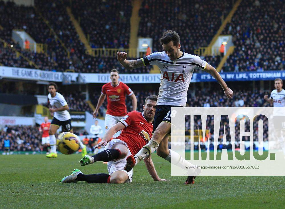 Tottenham s Ryan Mason fires his shot over the bar Barclays Premier League - Tottenham Hotspur vs Manchester United ManU - White Hart Lane - England - 28th December 2014 - Picture David Klein Sportimage .