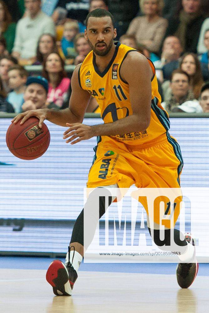 V.li.: Akeem Vargas (ALBA Berlin) Freisteller, Einzelbild, Aktion, Basketball, Beko BBL, Eisbären Bremerhaven - ALBA Berlin,