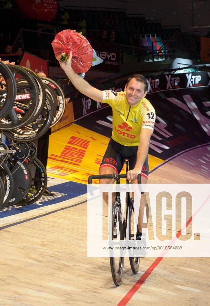 GER, Sixdays Bremen 12.01.2015, ÖVB Arena, Bremen, GER, Sixdays Bremen, im Bild Luke Roberts wird verabschiedet nphxFrisch