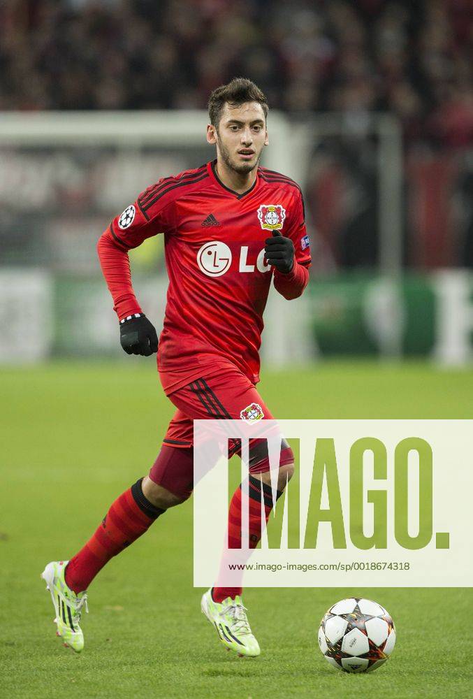 Hakan CALHANOGLU (LEV) Fussball Champions League, Vorrunde 5. Spieltag, Bayer 04 Leverkusen (LEV) - AS Monaco 0:1 am 26.11.2014 in Leverkusen Deutschland.