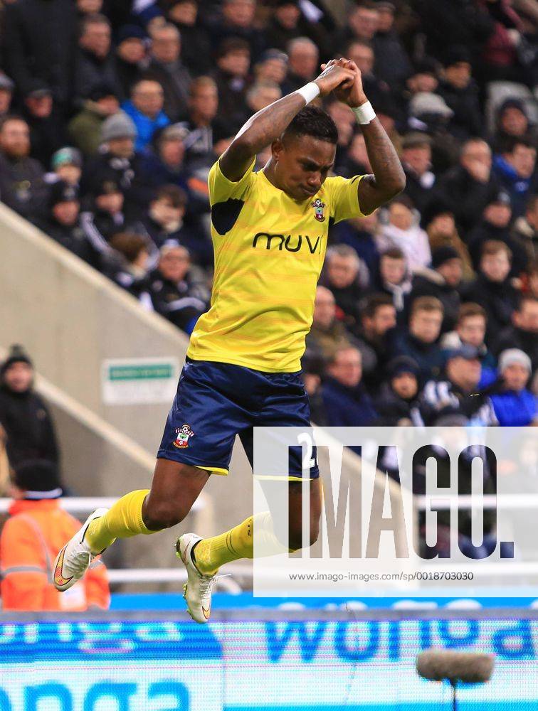 Southampton s Eljero Elia celebrates his winning goal - Newcastle United vs. Southampton - Barclay s Premier League - St James Park - Newcastle - 17 01 2015 Pic Philip Oldham Sportimage .