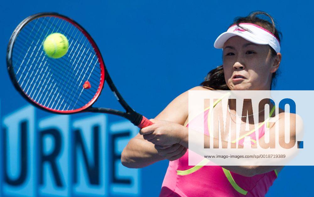 Peng Shuai of China returns a shot during her women s singles first round match at the Melbourne Park in Melbourne, Australia, Jan. 19, 2015. (SP) BaixXue