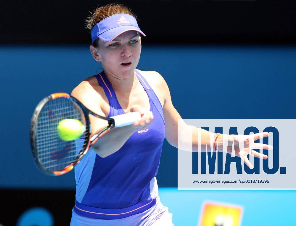 Simona Halep of Romania returns a hitduring the women s singles first round match at the 2015 Australian Open tennis tournament in Melbourne, Australia, Jan. 19, 2015. (SP) XuxYanyan