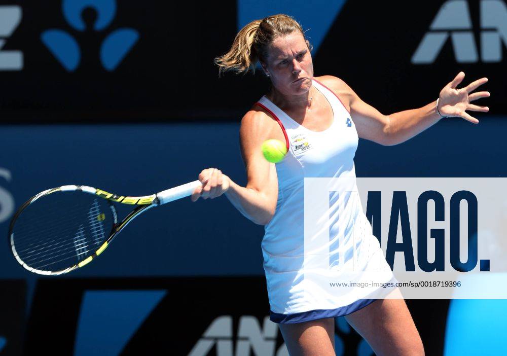 Karin Knapp of Italy returns a hit during the women s singles first round match at the 2015 Australian Open tennis tournament in Melbourne, Australia, Jan. 19, 2015. (SP) XuxYanyan