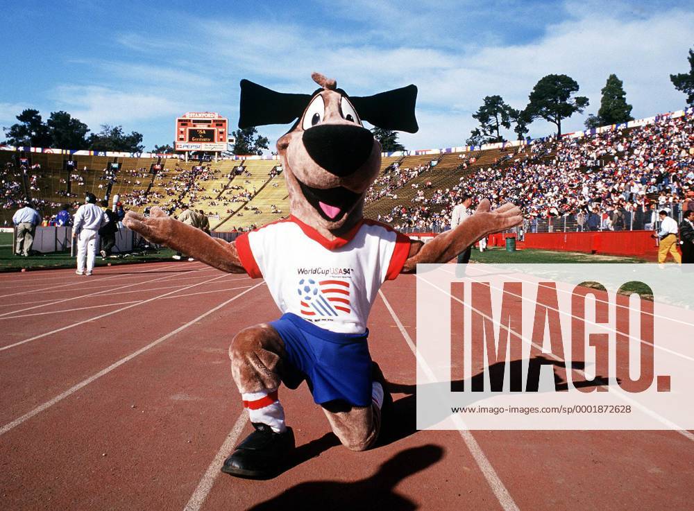 Striker, Maskottchen der WM 1994, mit einem Kniefall auf der Laufbahn des Stanford Stadiums Fußball Länderspiel Herren US Cup 1993, Länderspiel, Nationalmannschaft, Nationalteam, Vorschau Weltmeisterschaft 1994, Vdia Totale Stanford Stadium San Francisco