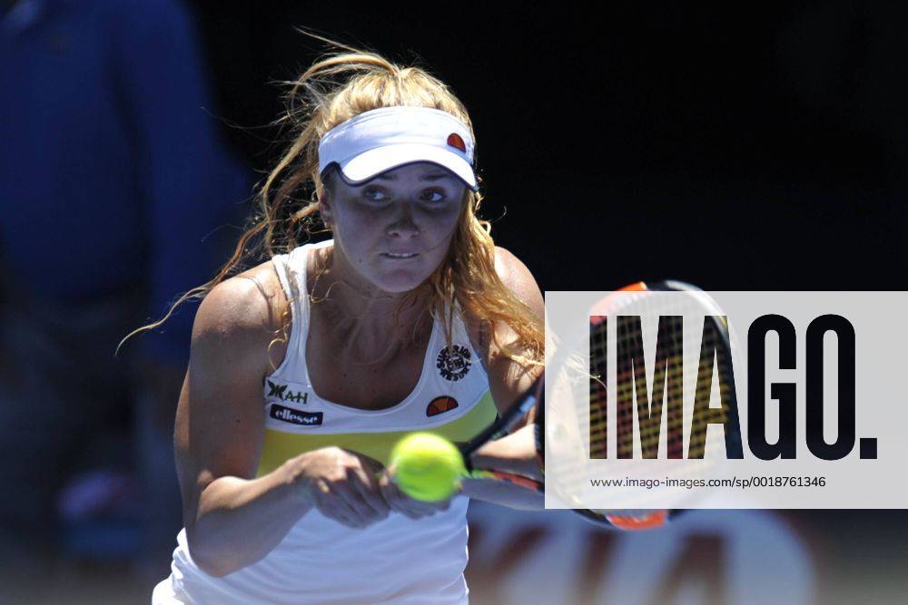 Australian Open Tennis from Melbourne Park. Elina Svitolina of Ukraine returns a shot in her match against Serena Williams of the USA on day six of the 2015 Australian Open at Melbourne Park, Melbourne, Australia. Limx ActionPlus11591830