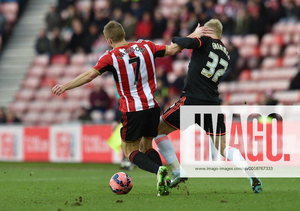 Sunderland, England. FA Cup 4th Round. Sunderland versus Fulham. Sebastian Larsson of Sunderland and Jack Grimmer of Fulham fight for the ball Haygarthx ActionPlus11592034