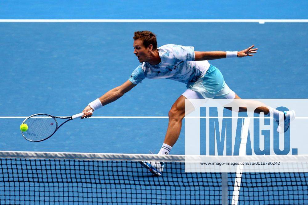 Tomas Berdych of Czech Republic returns a shot during day nine of the 2015 Australian Open at Melbourne Park on January 27, 2015 in Melbourne, Australia. CFP462369600