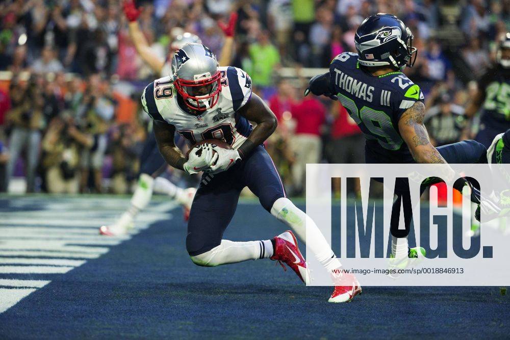 Feb 1, 2015 - Glendale, Arizona, U.S. - Patriots wide receiver BRANDON LAFELL scores a touchdown on an 11-yard pass past Seahawks safety EARL THOMAS during the second quarter as the Seattle Seahawks take on the New England Patriots in Super Bowl XLIX at University of Phoenix Stadium. NFL American Football Herren USA 2015 - Super Bowl - ZUMAPERB