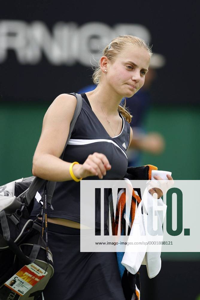 Jelena Dokic (Australien) ist nach dem Aus in der ersten Runde enttäuscht Tennis Damen Australian Open 2006, Grand Slam, WTA Tour, Einzelbild Melbourne Enttäuschung,