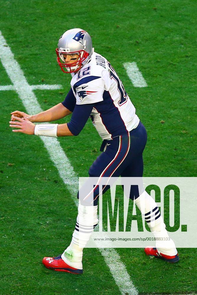 01 FEB 2015: New England Patriots quarterback Tom Brady (12) during the first quarter of Super Bowl XLIX being played at University of Phoenix Stadium. The New England Patriots defeat the Seattle Seahawks 28-24 in Super Bowl XLIX at University of Phoenix Stadium in Glendale Arizona. NFL American Football Herren USA FEB 01 Super Bowl XLIX - Patriots v Seahawks Icon020115315