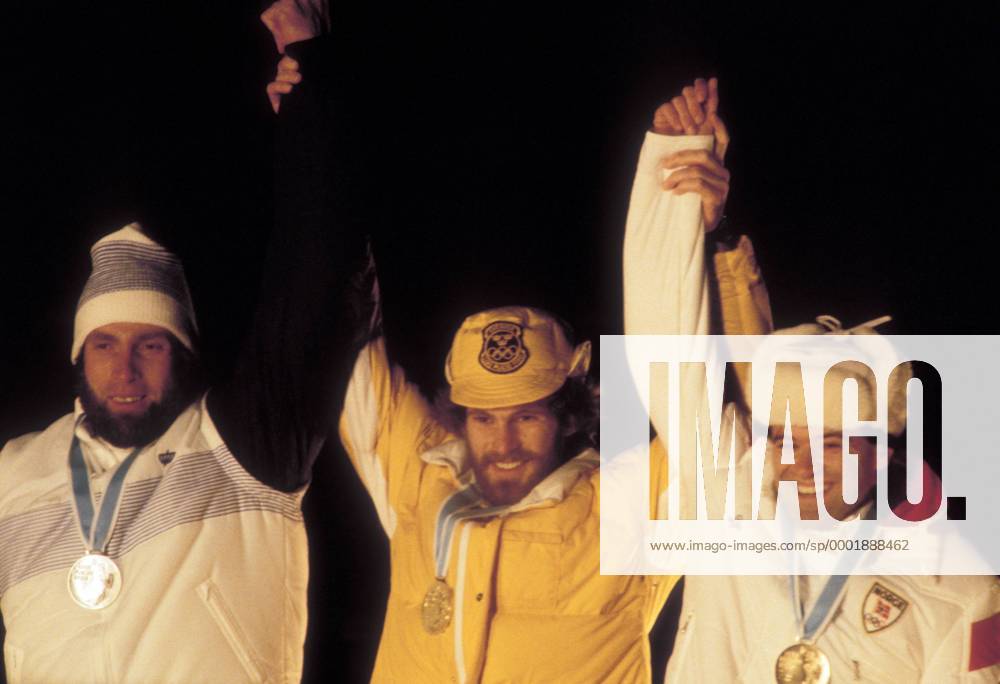 Siegerehrung v.li.: Juha Mieto (Finnland Platz 2), Olympiasieger Thomas Wassberg (Schweden) und Ove Aunli (Norwegen Platz 3) Nordischer Skilauf OS Winter Herren Olympische Spiele 1980, Winterspiele, Ski Nordisch, Skisport, Langlauf, Skilanglauf, Vdia Gruppe Lake Placid Freude, Begeisterung,
