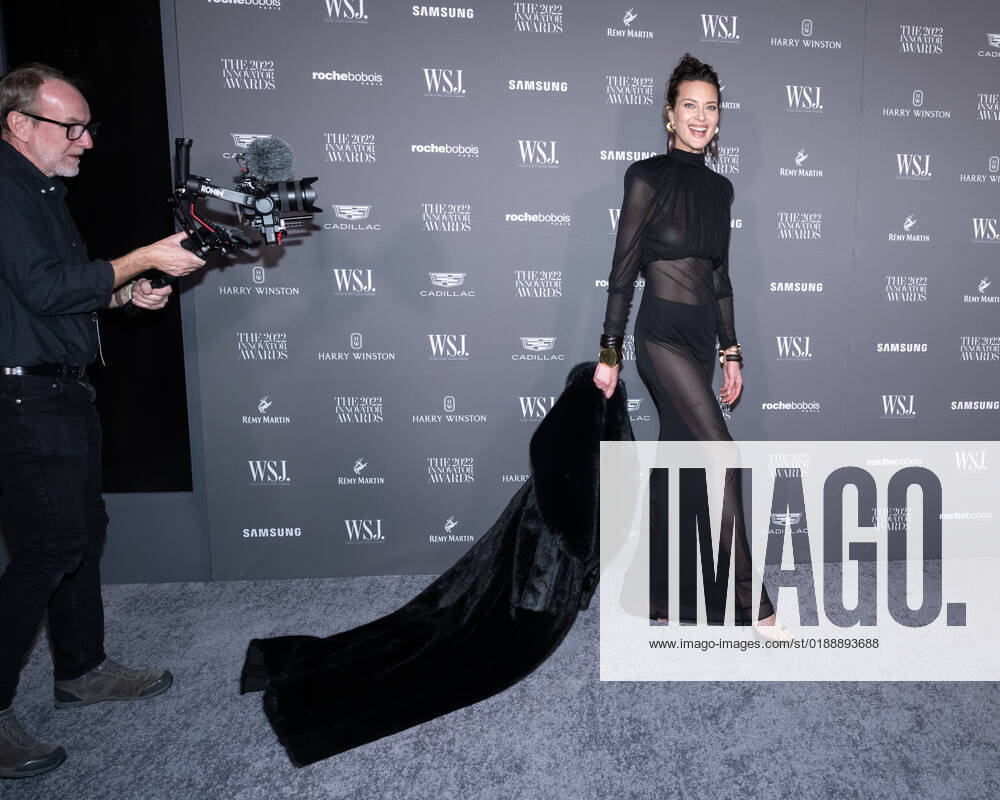 Shalom Harlow arrives on the red carpet for the WSJ. Magazine Innovator Awards at the Museum of Modern Art in New York City on Wednesday, November 2, 2022. 1 NYP20221102551 GabrielexHoltermann