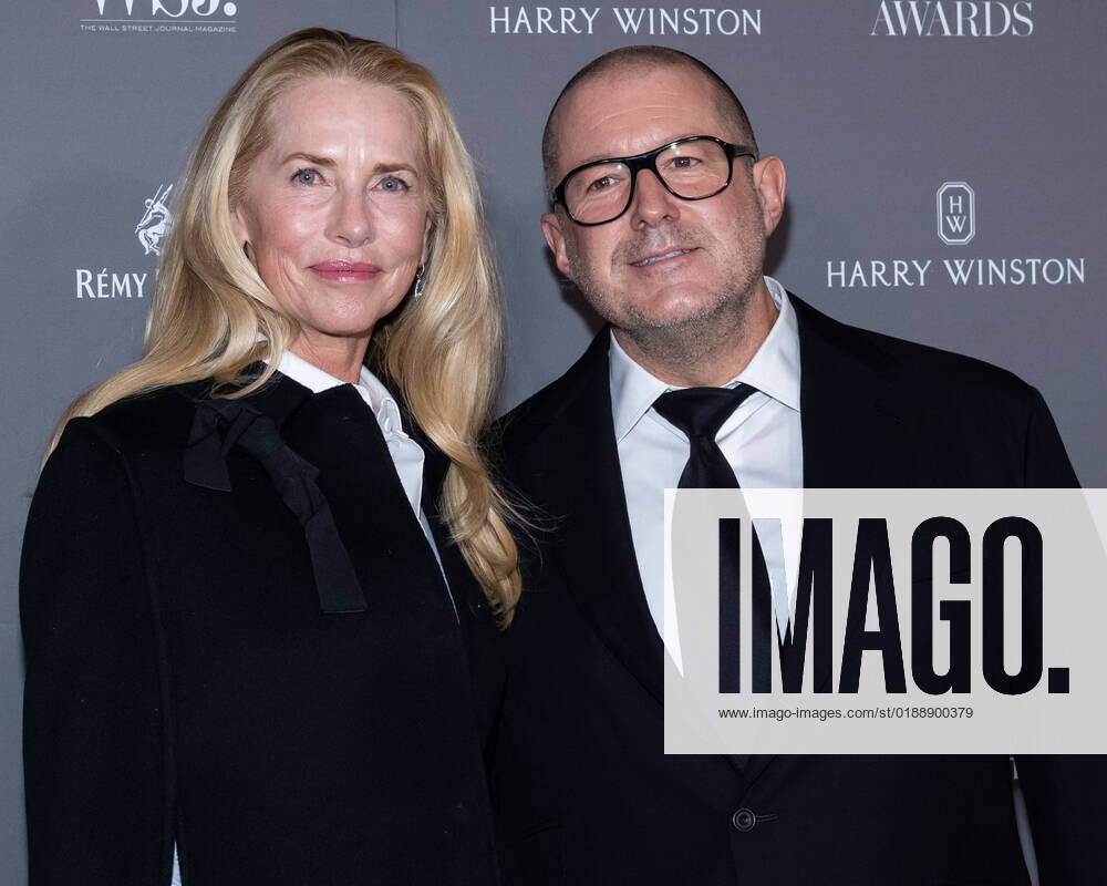 Laurene Powell Jobs and Jony Ive arrive on the red carpet for the WSJ. Magazine Innovator Awards at the Museum of Modern Art in New York City on Wednesday, November 2, 2022. 1 NYP20221102520 GabrielexHoltermann