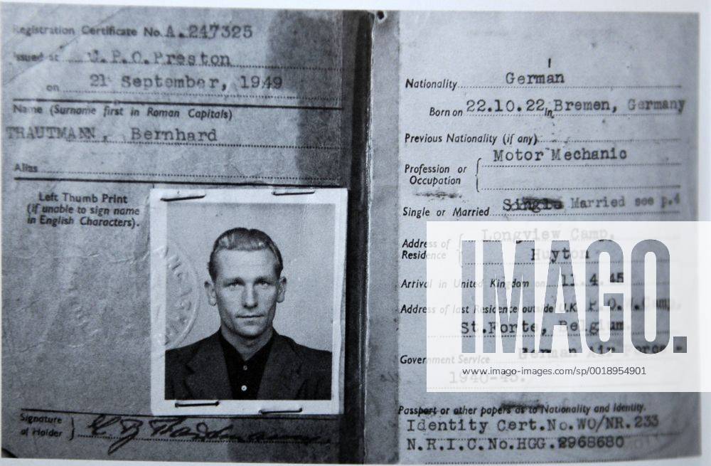 Bernhard Carl - BERT - TRAUTMANN in VALENCIA - Ausweis von Trautmann aus dem Jahr 1949 im Kriegsgefangenenlager Longview Camp in Huyton