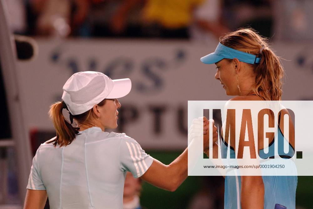 Maria Sharapova (Rußland, re.) und Justine Henin Hardenne (Belgien) - shakehands Tennis Damen Australian Open 2006, Grand Slam, WTA Tour, Halbfinale Gruppe Melbourne