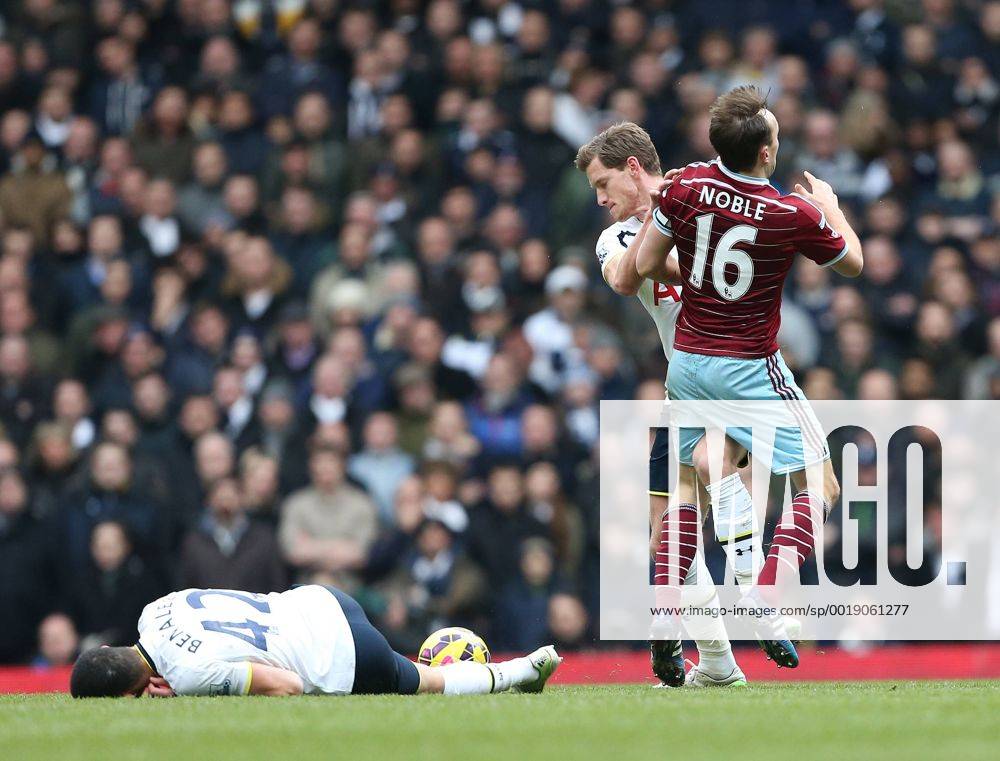 Tottenham s Jan Vertonghen tussles with West Ham s Mark Noble Barclays Premier League - Tottenham Hotspur vs West Ham - White Hart Lane - England - 22nd February 2015 - Picture David Klein Sportimage .