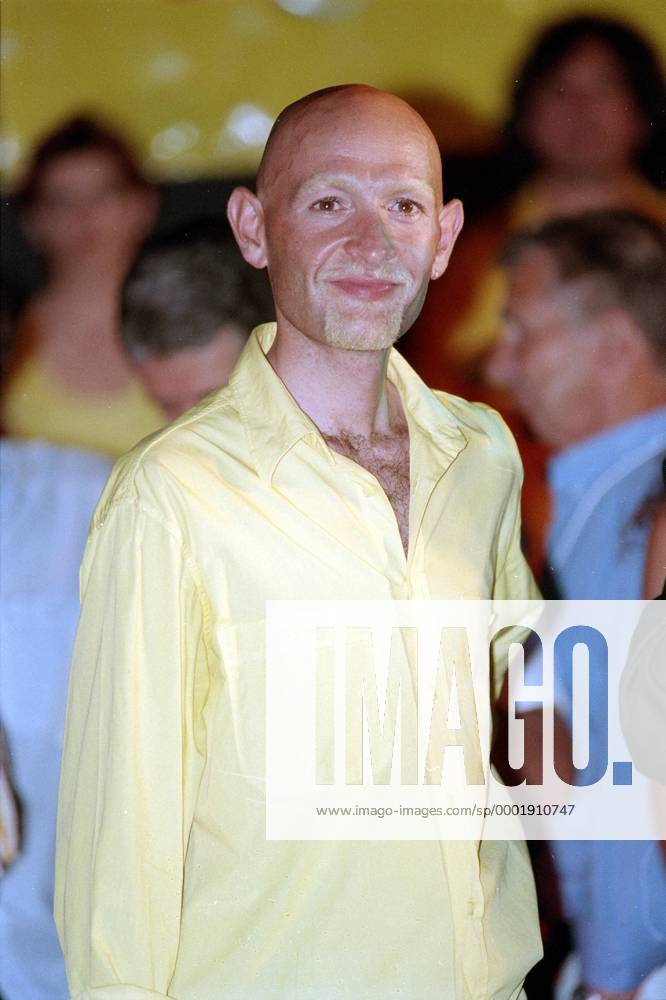 Hauptsache gelb: Marco Pantani (Italien Mercatone Uno) in einem luftigen Hemd - Radsport Herren Straßenradsport 1998, Straße, Rad, Vneg Einzelbild Cesenatico