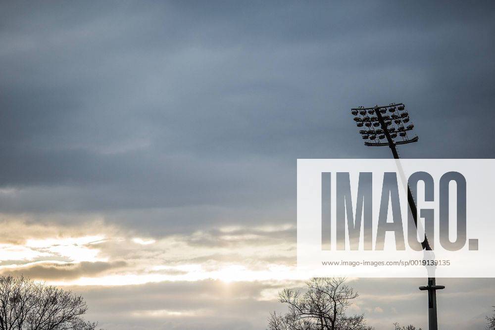 Potsdam, Deutschland, 01.03.2015: Fußball Stadion - Flutlichtmasten Karl-Liebknecht-Stadion Spielstätte des SV Babelsberg 03 und des 1. FFC Turbine Potsdam
