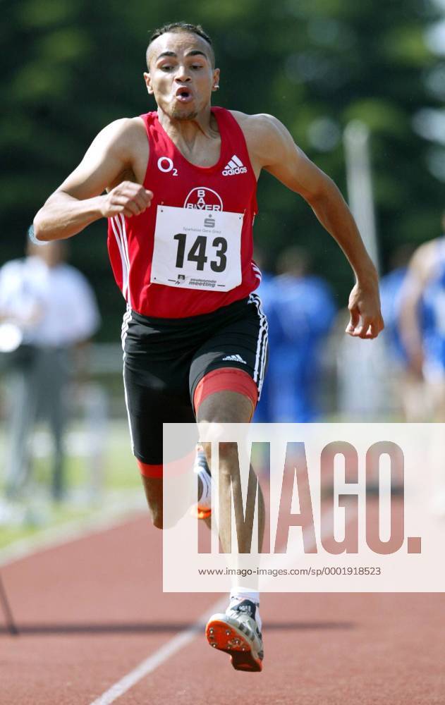 Charles Friedek (TSV Bayer 04 Leverkusen Deutschland) Leichtathletik Herren Leichtathletikmeeting 2003, Meeting, Sportfest, Leichtathletiksportfest, Dreisprung Einzelbild Zeulenroda Dynamik, Anstrengung,