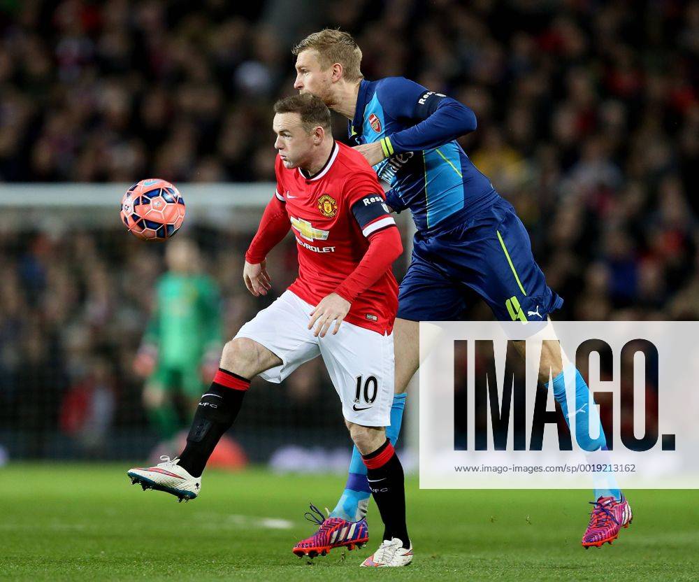 Wayne Rooney of Manchester United ManU tussles with Per Mertesacker of Arsenal - FA Cup Sixth Round - Manchester Utd vs Arsenal - Old Trafford Stadium - Manchester - England - 9th March 2015 - Picture Simon Bellis Sportimage .
