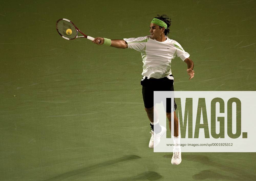 Roger Federer (Schweiz) - Vorhand Tennis Herren Australian Open 2006, Grand Slam, ATP Tour, Hartplatz, Hardcourt, Hartplatztennis, Hartplatzturnier, Einzelbild Melbourne Dynamik,