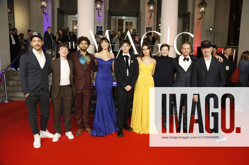Florian Sigl, Elliot Courtiour, Amir Wilson, Niamh McCormack, Jack Wolfe, Asha Banks, Iwan Rheon, Stefan Konarske and Roland Emmerich at the premiere of the feature film The Magic Flute Das Vermächtnis der Zauberflöte at the Staatstheater am Gärtnerplatz Munich, 07 11 2022 Foto:xD.xBedrosianx xFuturexImage