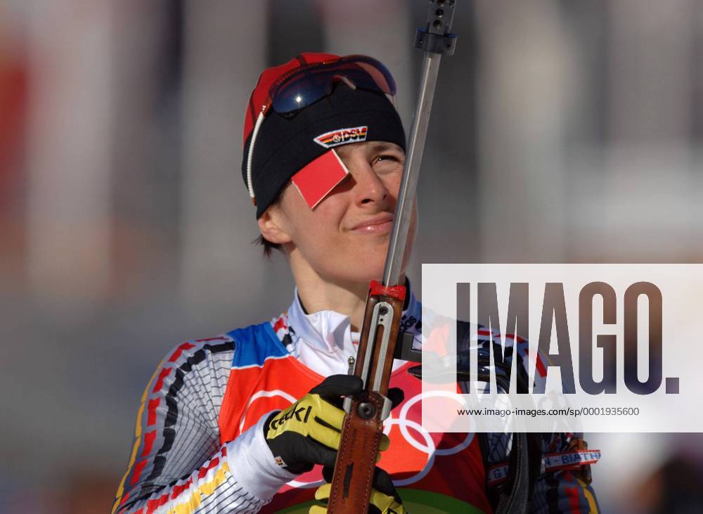 Uschi Disl (Deutschland) - Stehendschießen Biathlon OS Winter Damen Olympische Spiele Turin 2006, Winterspiele, 15 km, 15km, Kilometer Einzelbild Cesana San Sicario