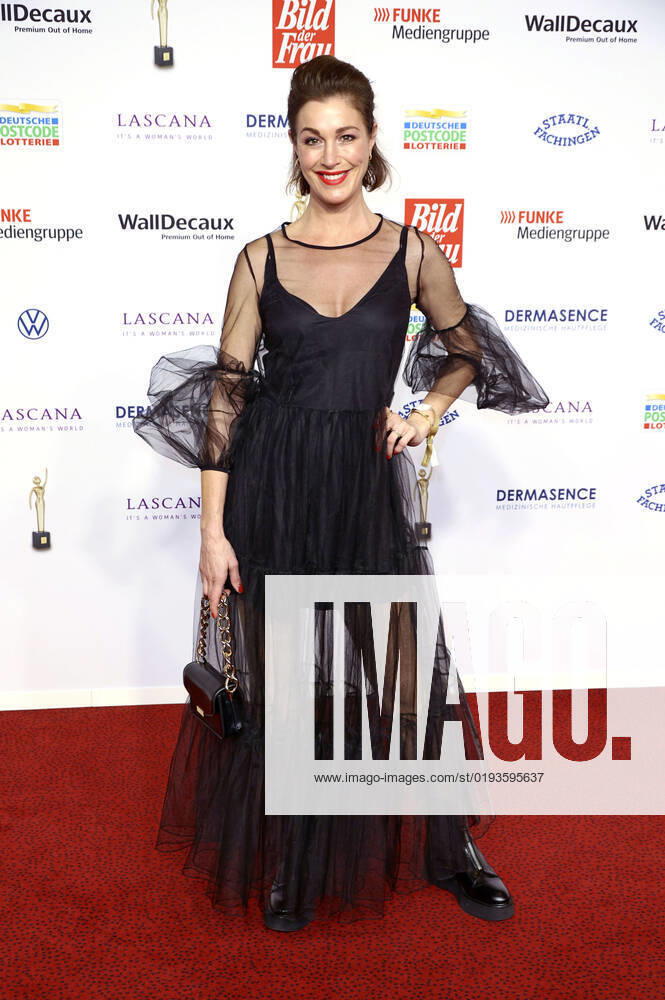 Julia Stinshoff at the 15 award ceremony of the Golden Picture of the Woman 2022 at the Stage Theater Neue Flora Hamburg, 09 11 2022 Foto:xFuturexImage