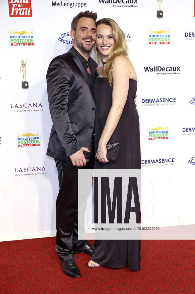 Marc Barthel with wife Anna Hofbauer at the 15 award ceremony of the Golden Woman 2022 at the Stage Theater Neue Flora Hamburg, 09 11 2022 Foto:xFuturexImage