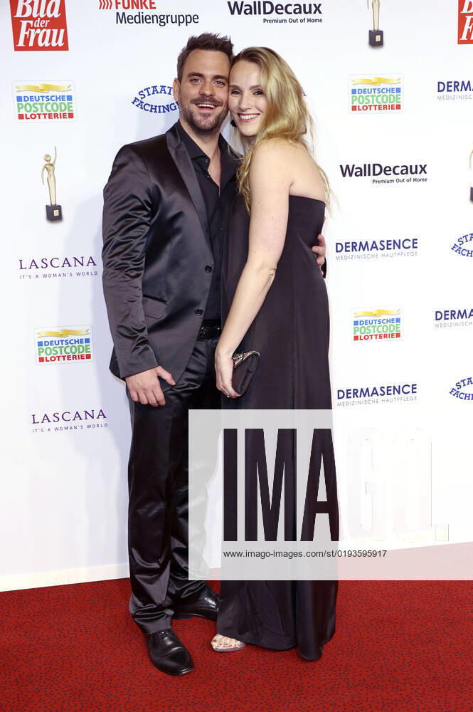 Marc Barthel with wife Anna Hofbauer at the 15 award ceremony of the Golden Woman 2022 at the Stage Theater Neue Flora Hamburg, 09 11 2022 Foto:xFuturexImage