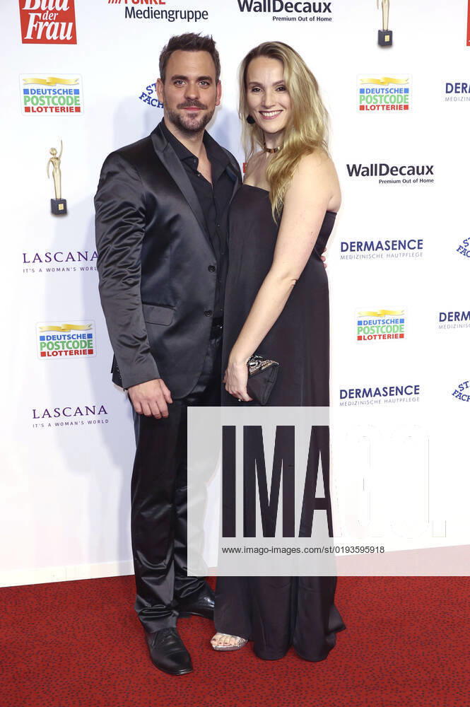Marc Barthel with wife Anna Hofbauer at the 15 award ceremony of the Golden Woman 2022 at the Stage Theater Neue Flora Hamburg, 09 11 2022 Foto:xFuturexImage