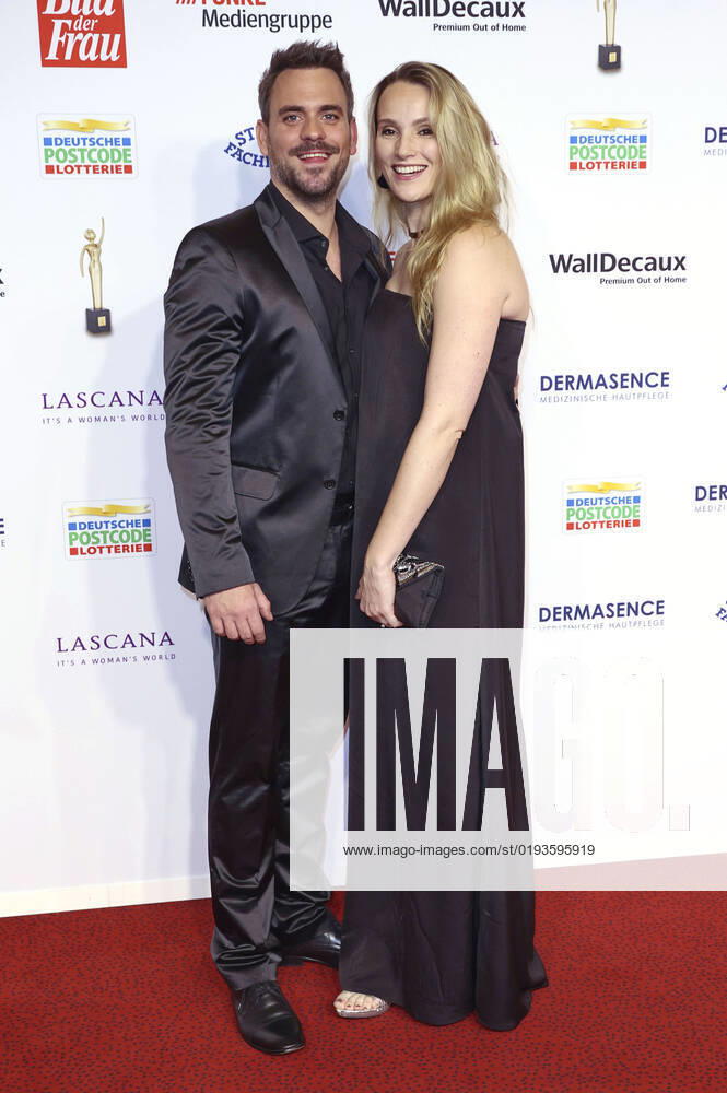 Marc Barthel with wife Anna Hofbauer at the 15 award ceremony of the Golden Woman 2022 at the Stage Theater Neue Flora Hamburg, 09 11 2022 Foto:xFuturexImage