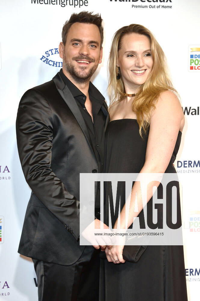 Marc Barthel with wife Anna Hofbauer at the 15 award ceremony of the Golden Woman 2022 at the Stage Theater Neue Flora Hamburg, 09 11 2022 Foto:xN.xKubelkax xFuturexImage
