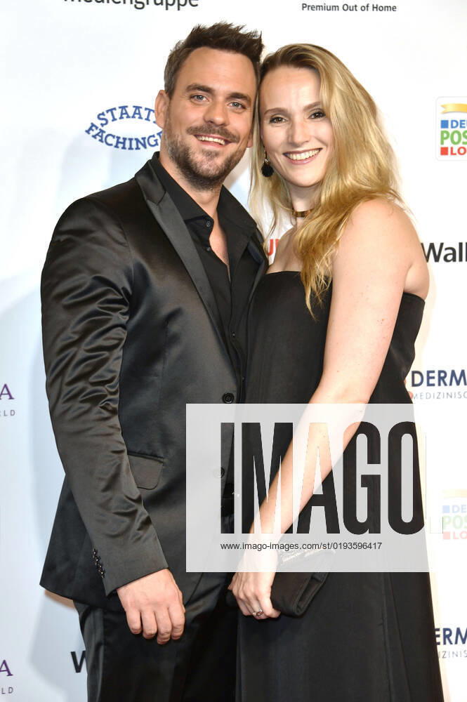 Marc Barthel with wife Anna Hofbauer at the 15 award ceremony of the Golden Woman 2022 at the Stage Theater Neue Flora Hamburg, 09 11 2022 Foto:xN.xKubelkax xFuturexImage