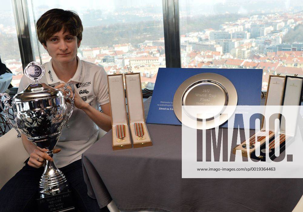 Czech speed skater Martina Sablikova shows her trophy after she arrived to Prague from the Speed skating Eisschnelllauf World Cup in Erfurt in Germany, in Czech Republic, March 24, 2015. (CTKxPhoto KaterinaxSulova) CTKPhotoP201503240312701 suk2