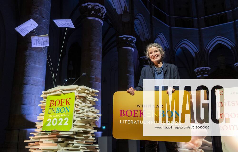 2022 11 10 21 23 06 THE HAGUE Anjet Daanje has won the Boekenbon Literature Prize 2022 with The song of stork and dromedary This year the award ceremony took place in the Grote of Sint Jacobskerk ANP LEX VAN LIESHOUT netherlands out belgium out