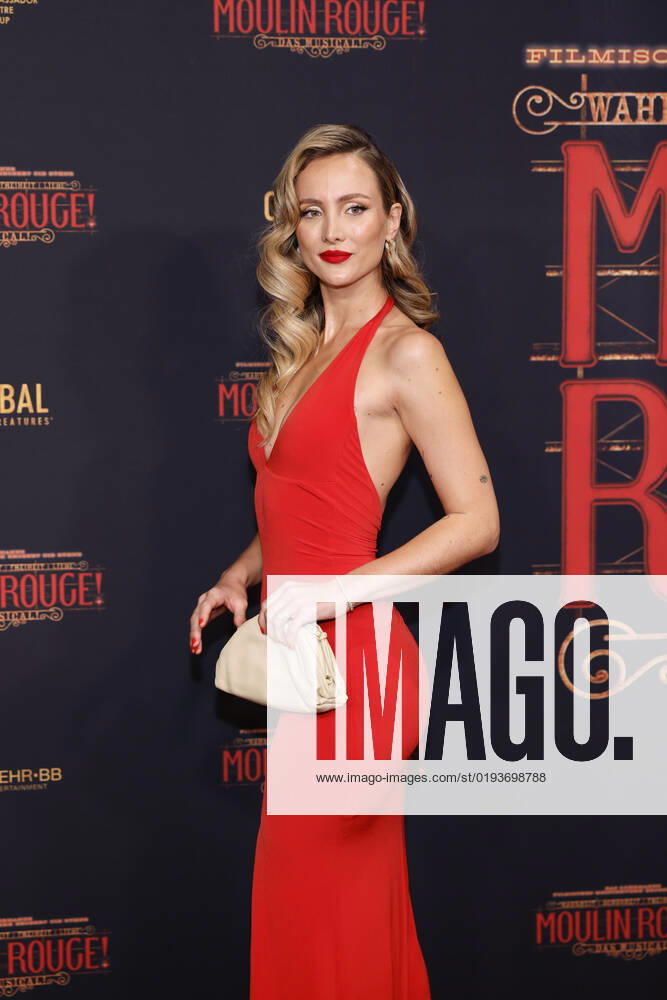 Influencer Carmen Kroll aka Carmushka at the premiere of the musical Moulin Rouge Das Musical at the Cologne Musical Dome Cologne, 06 11 2022 NRW Germany