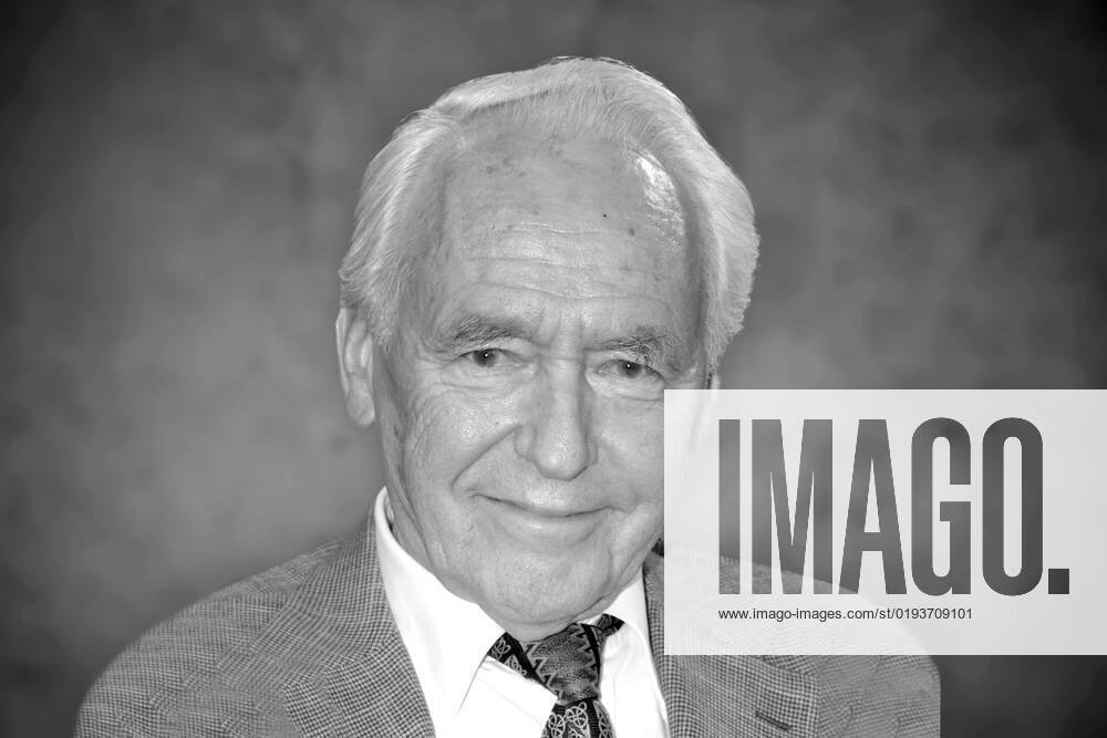 PHOTOMONTAGE Wolf SCHNEIDER died at the age of 97 ARCHIVE PHOTO Author Wolf SCHNEIDER, portrait Portraet, look into the camera, friendly As a guest in the Z D F program J o h a n n e s B K e r n e r on 25 03 2008
