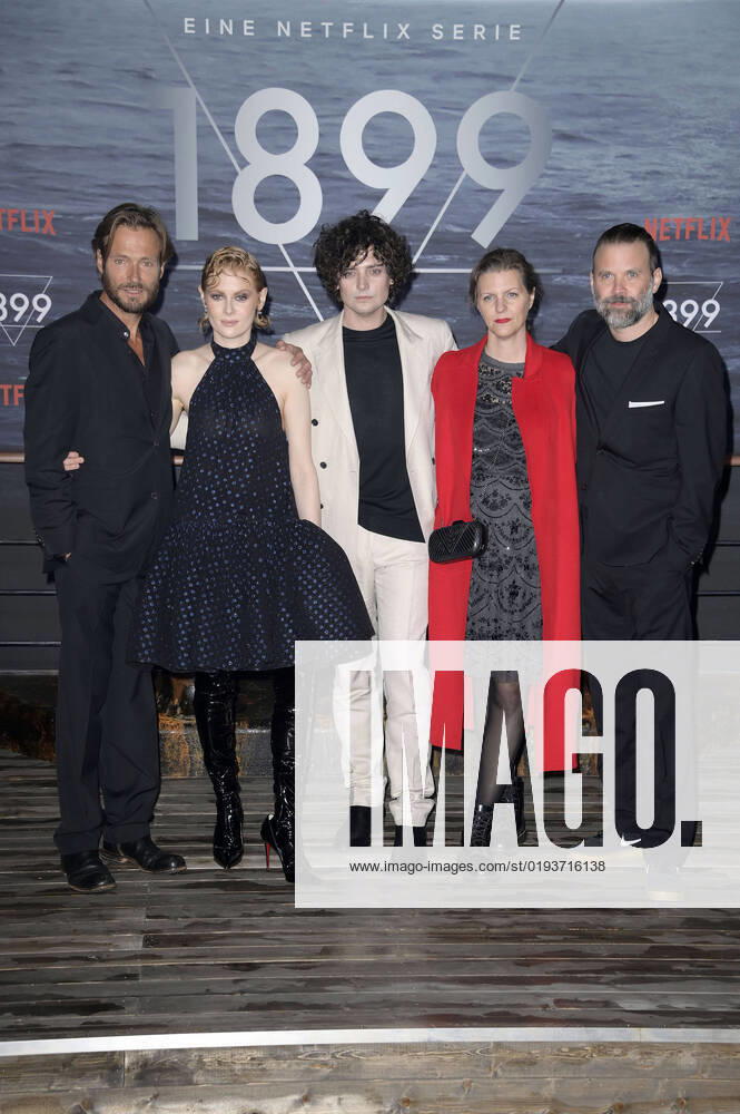 Andreas Pietschmann, Emily Beecham, Aneurin Barnard, Jantje Friese and Baran bo Odar at the premiere of the Netflix series 1899 at Funkhaus Berlin Berlin, 10 11 2022. Foto:xF.xFuturexImage