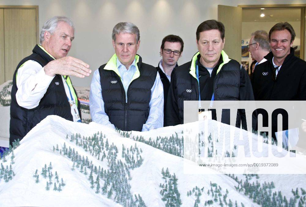 (150325) -- BEIJING, March 25, 2015 -- Members of the 2022 Evaluation Commission of the International Olympic Committee (IOC) check the sand box of stadiums in Beijing on March 25, 2015. The International Olympic Committee (IOC) team is visiting Beijing this week to assess its bid to host the Games ahead of a July vote that the Chinese capital -- which hosted the spectacular 2008 summer Games. ) (SP) CHINA-BEIJING-IOC EVALUATION GongxLei