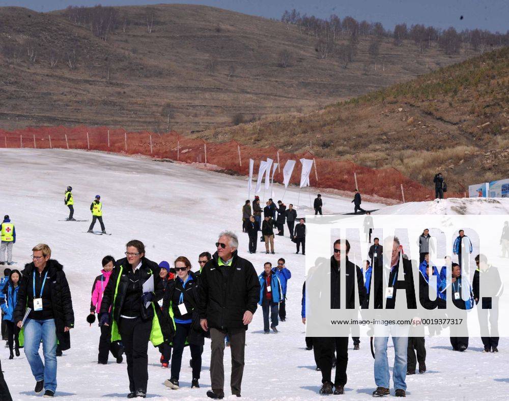 (150326) -- BEIJING, March 26, 2015 -- Members of the 2022 Evaluation Commission of the International Olympic Committee (IOC) inspect the Yunding ski field in Chongli County, north China s Hebei Province, on March 26, 2015. An IOC team was visiting Beijing, capital of China, and Zhangjiakou City of Hebei Province to assess their joint bid to host the 2022 Winter Olympic Games Olympische Spiele Olympia OS Gong Lei) (SP)CHINA-BEIJING-IOC EVALUATION GongxLi