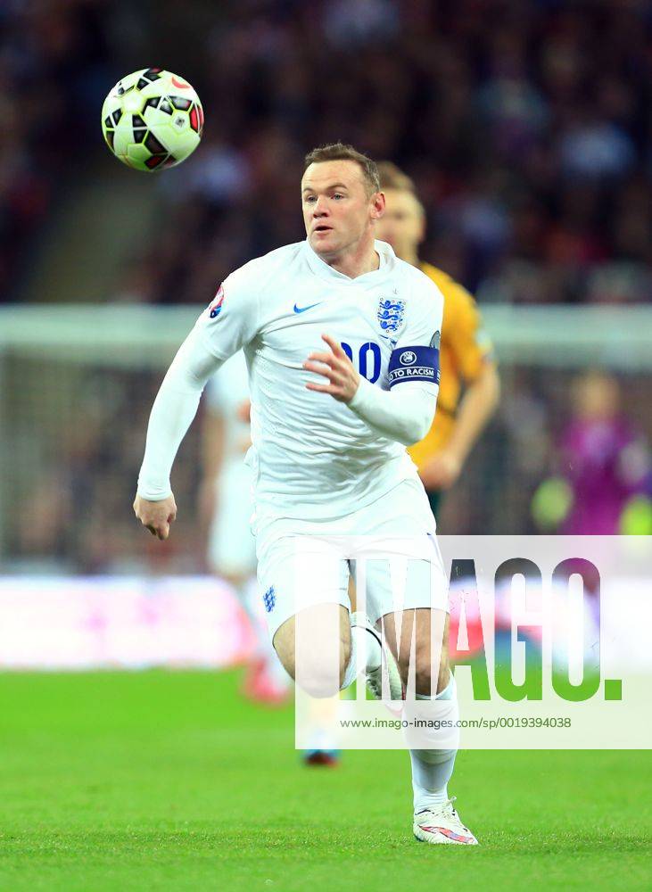 Wayne Rooney of England goes through on goal but hits the post - England vs. Lithuania - UEFA EURO EM Europameisterschaft Fussball 2016 Qualifier - Wembley Stadium - London - 27 03 2015 Pic Philip Oldham Sportimage .