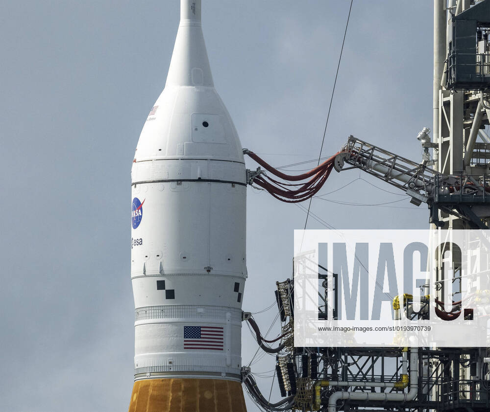 Close up of the Orion spacecraft on top of the NASA Artemis I Space Launch System rocket as it is readied at Launch Complex 39B, at the Kennedy Space Center, November 14, 2022, in Cape Canaveral, Florida. After several failed attempts the un-crewed flight test is expected November 16th. Kennedy Space Center United States of America - ZUMAp138 20221114_zaa_p138_091