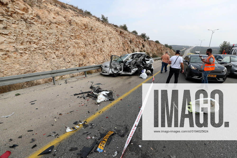 (221115) -- ARIEL, Nov. 15, 2022 -- People are seen at the scene of an attack near the Israeli settlement of Ariel in the West Bank, on Nov. 15, 2022. A Palestinian man killed three Israelis and wounded three others in an attack on Tuesday in the West Bank before being shot dead by Israeli forces, Israeli military and medics said. (Photo by Xinhua) MIDEAST-ARIEL-ATTACK MuammarxAwad