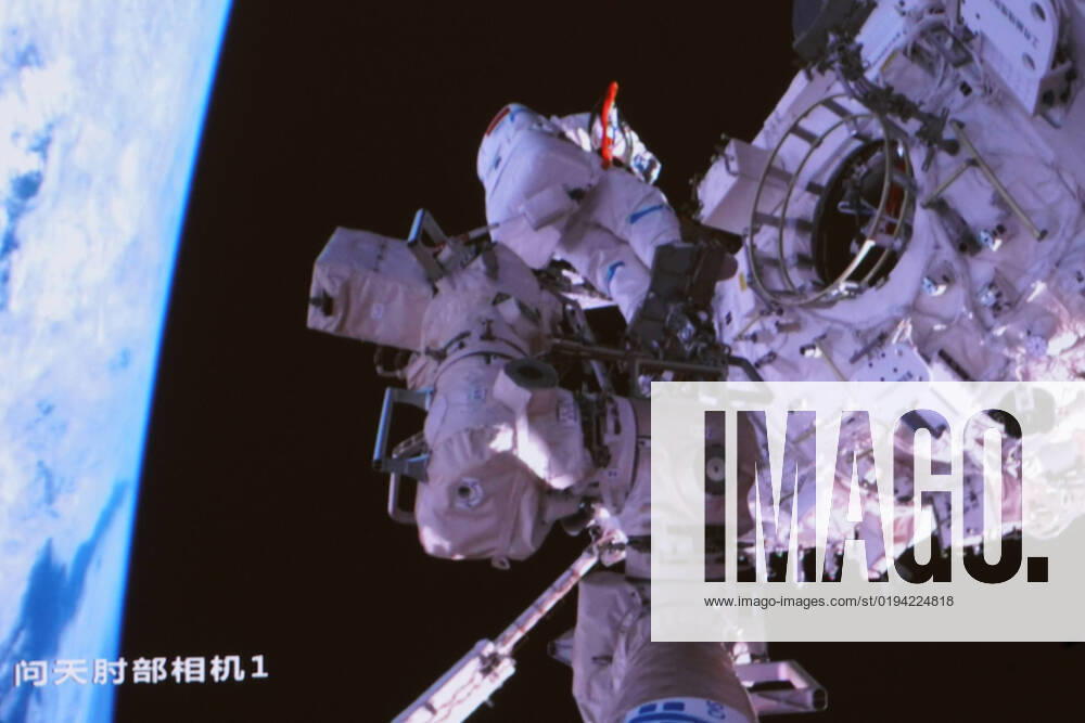(221117) -- BEIJING, Nov. 17, 2022 -- This screen image captured at Beijing Aerospace Control Center on Nov. 17, 2022 shows China s Shenzhou-14 taikonaut Chen Dong having exited the space station lab module Wentian. The Shenzhou-14 crew on board the orbiting Chinese Tiangong space station is conducting their extravehicular activities for the third time, according to the China Manned Space Agency. (Photo by Xinhua) (EyesonSci) CHINA-SHENZHOU-14-TAIKONAUTS-EXTRAVEHICULAR ACTIVITIES (CN) SunxFengxiao