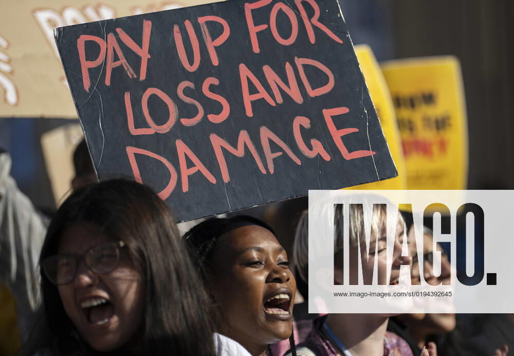 SHARM EL SHEIKH 20221118 Patience Nabukalu from Fridays for future in Kampala, Uganda, marches for the climate and Loss and damage, at the UN climate meeting COP27 in Egypt SHARM EL SHEIKH EGYPT